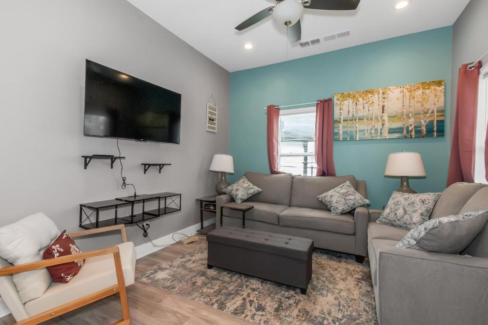 Chic 4BR Home Near AUC&DTWN Attractions